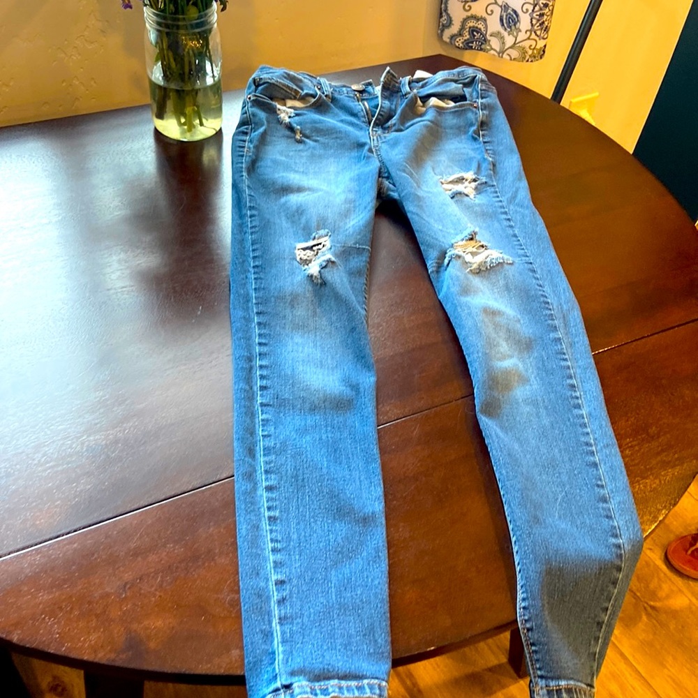 Womens size 5 Mudd jeans Color blue with Rips